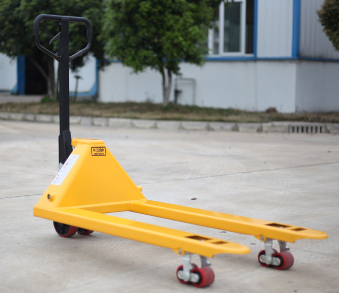 石家莊小區封控，手動叉車搬運生活用品緩解壓力